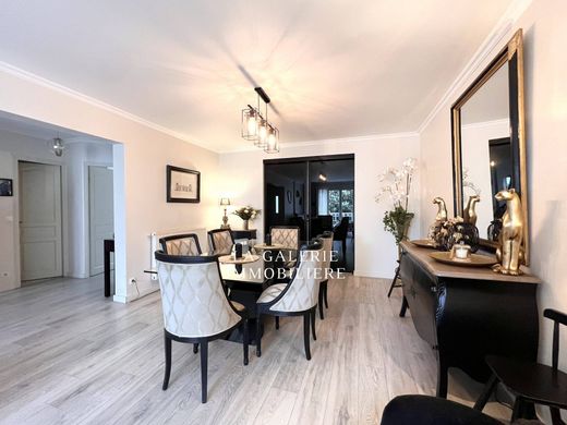 Luksusowy dom w Nanterre, Hauts-de-Seine