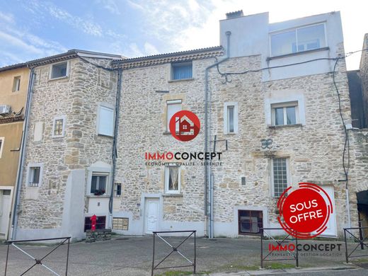 Residential complexes in Laudun-l'Ardoise, Gard