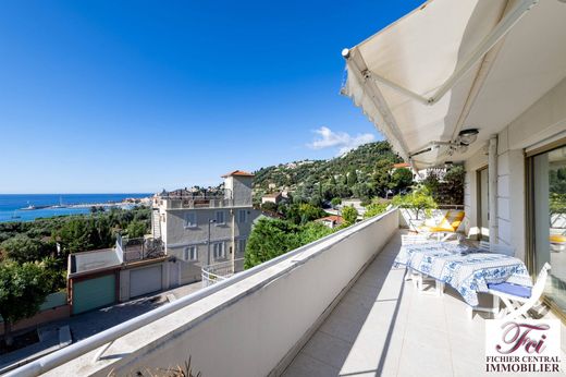 Apartment / Etagenwohnung in Menton, Alpes-Maritimes