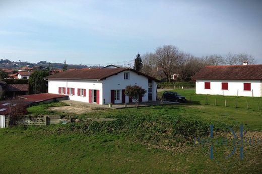 Luxe woning in Mouguerre, Pyrénées-Atlantiques