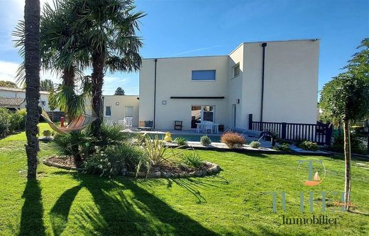 Luxus-Haus in La Tremblade, Charente-Maritime