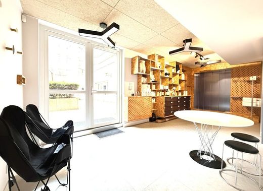 Office in Montmartre, Abbesses, Grandes-Carrières, Paris