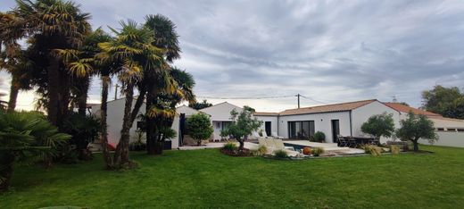Casa de lujo en Saintes, Charenta Marítima