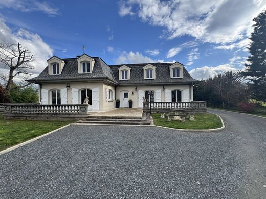 Luxury home in Domérat, Allier
