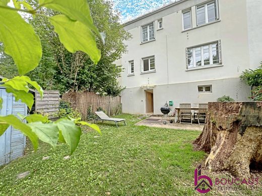 Luxe woning in Le Plessis-Robinson, Hauts-de-Seine