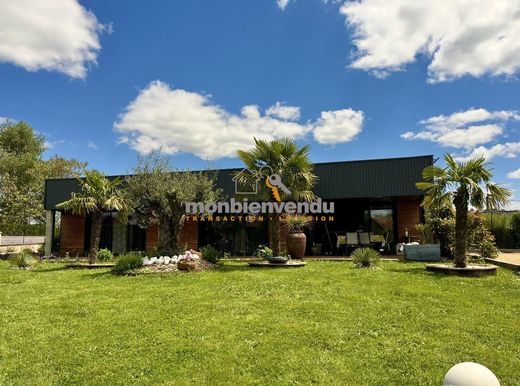 Luxe woning in Arpajon-sur-Cère, Cantal