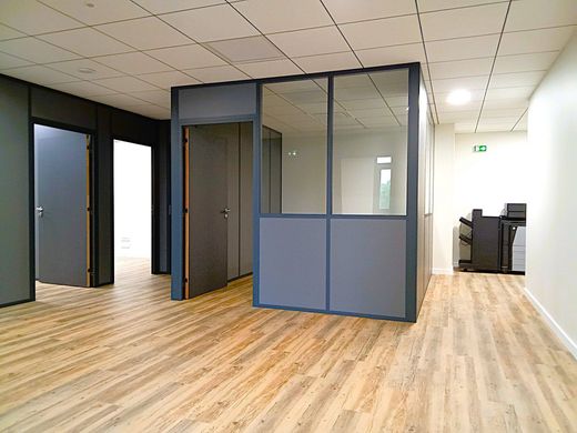 Office in Villenave-d'Ornon, Gironde