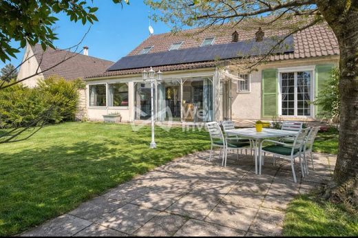 Casa de lujo en Magny-le-Hongre, Sena y Marne