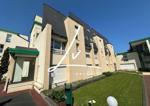 Apartment / Etagenwohnung in Épron, Calvados