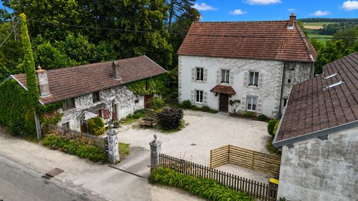 Luxury home in Dampierre, Jura