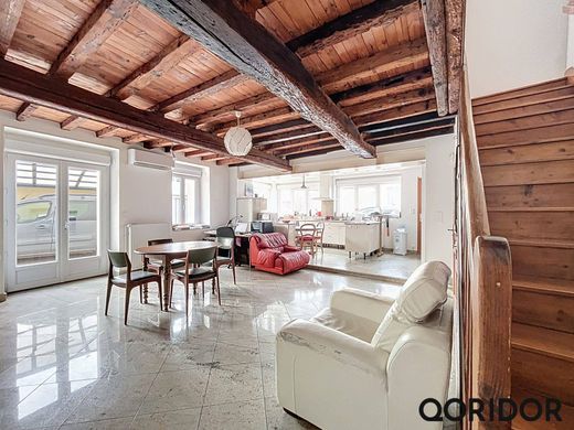 Элитный дом, Vaulx-en-Velin, Rhône