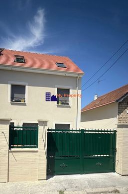 Luxus-Haus in Houilles, Yvelines