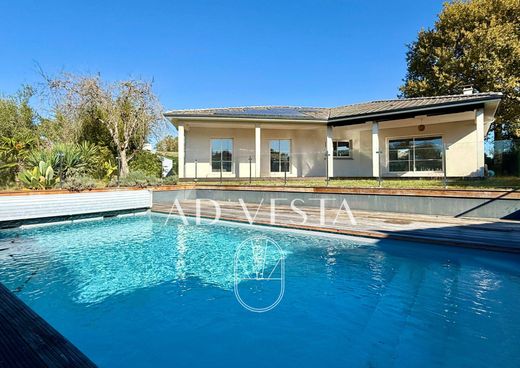 Saint-Aubin-de-Médoc, Girondeの高級住宅