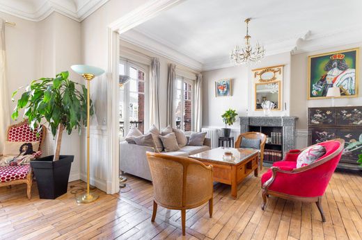 Apartment in La Madeleine, North