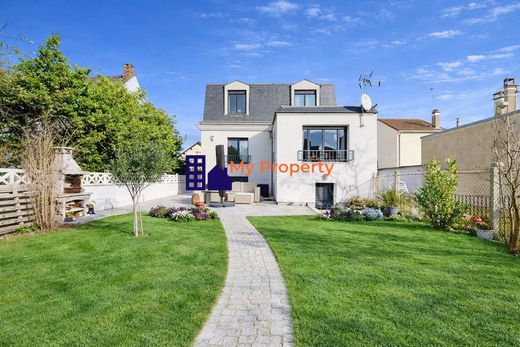 منزل ﻓﻲ Houilles, Yvelines