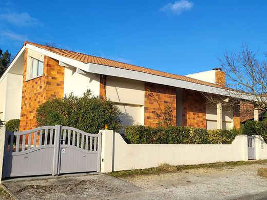 Maison de luxe à Le Haillan, Gironde