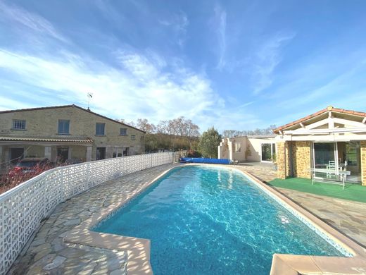 Charmes-sur-l'Herbasse, Drômeの高級住宅