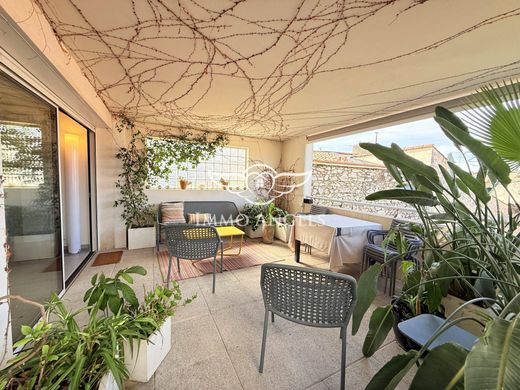 Apartment in Nîmes, Gard