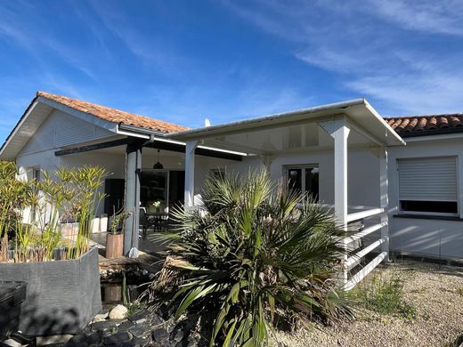 ‏בתי יוקרה ב  Parentis-en-Born, Landes