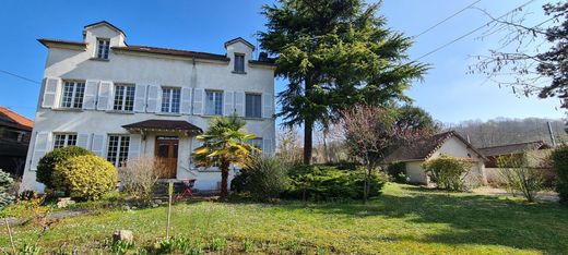 منزل ﻓﻲ Maule, Yvelines