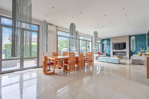 Luxury home in Bonneuil-sur-Marne, Val-de-Marne
