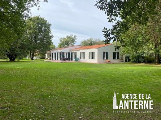 Luxury home in Dolus-d'Oléron, Charente-Maritime