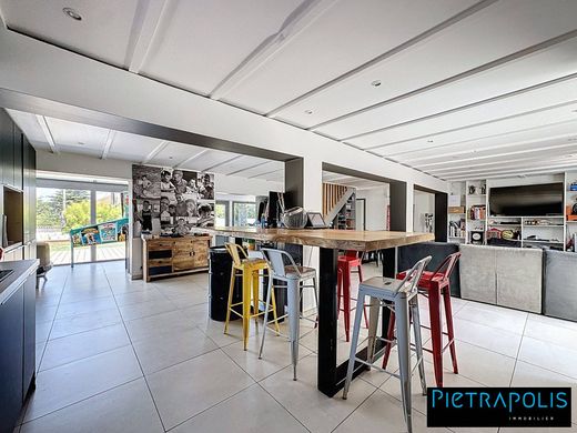 Luxury home in Chaponost, Rhône