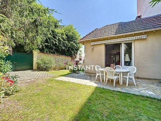 Casa de lujo en Saint-Maur-des-Fossés, Valle de Marne