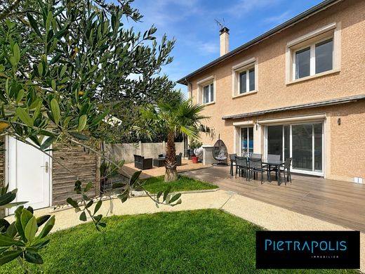 Luxury home in Vaulx-en-Velin, Rhône
