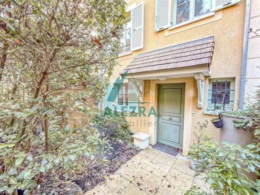 Luxus-Haus in Le Chesnay, Yvelines