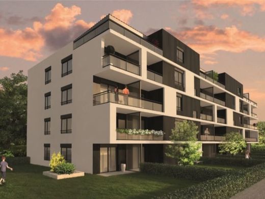 Apartment / Etagenwohnung in Annemasse, Haute-Savoie