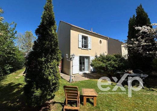 Luxury home in Bailly-Romainvilliers, Seine-et-Marne