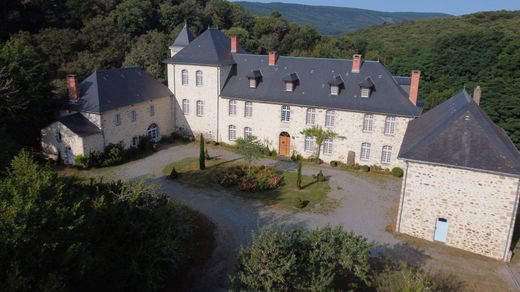 城堡  Saint-Sulpice-Laurière, Haute-Vienne