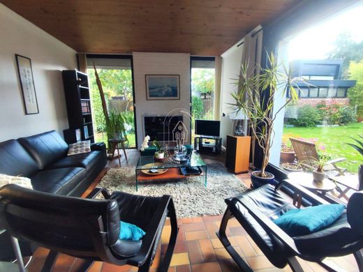 Элитный дом, Villeneuve-d'Ascq, North