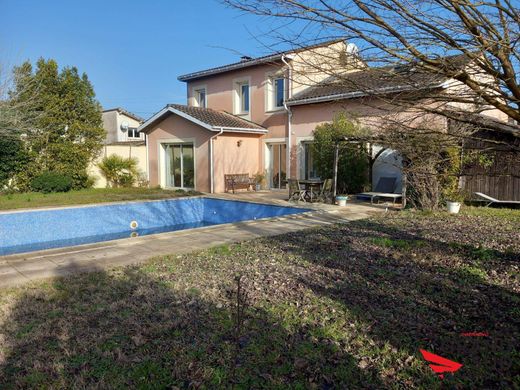 Luxury home in Le Bouscat, Gironde