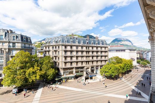 Apartment / Etagenwohnung in Grenoble, Isère