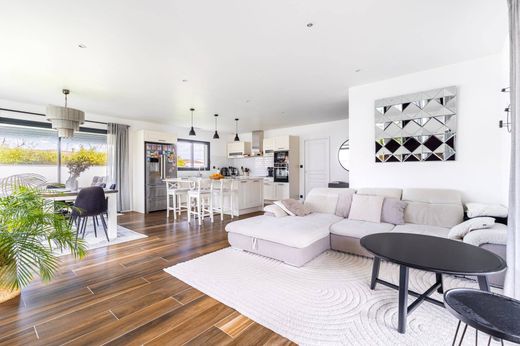 Luxury home in Cestas, Gironde