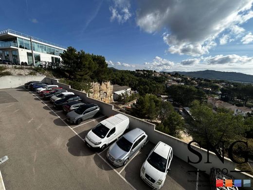 Oficina en Roquefort-la-Bédoule, Bocas del Ródano