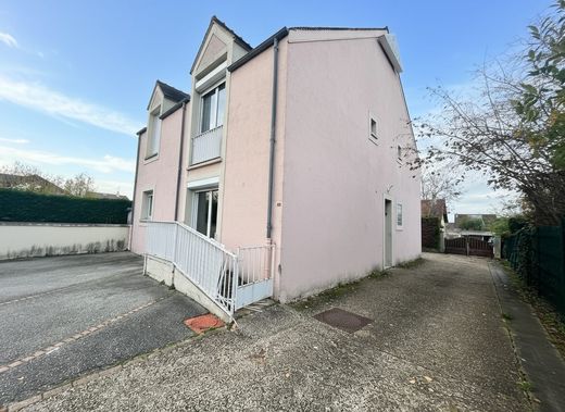 Complesso residenziale a Les Clayes-sous-Bois, Yvelines