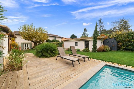 Maison de luxe à Pusignan, Rhône