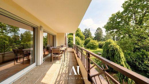 Apartment / Etagenwohnung in Ferney-Voltaire, Ain