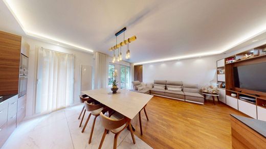 Apartment / Etagenwohnung in Saint-Maurice, Val-de-Marne
