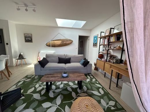 Apartment in Saint-Julien-en-Born, Landes