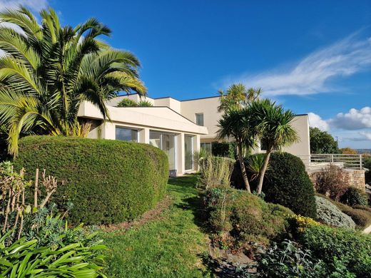 Casa de lujo en Yffiniac, Costas de Armor