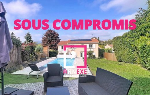 Luxury home in Cailloux-sur-Fontaines, Rhône