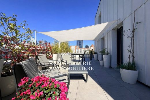 Apartment / Etagenwohnung in Puteaux, Hauts-de-Seine