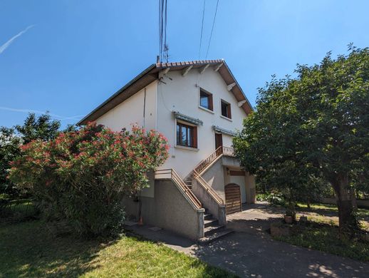 Luxus-Haus in Saint-Martin-d'Hères, Isère