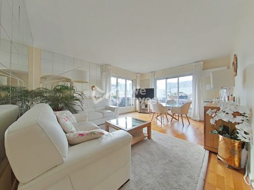 Apartment in Courbevoie, Hauts-de-Seine