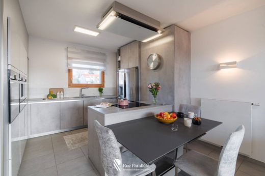 아파트 / Argonay, Haute-Savoie