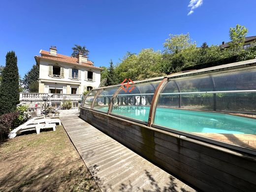 Casa di lusso a Saint-Georges-de-Commiers, Isère